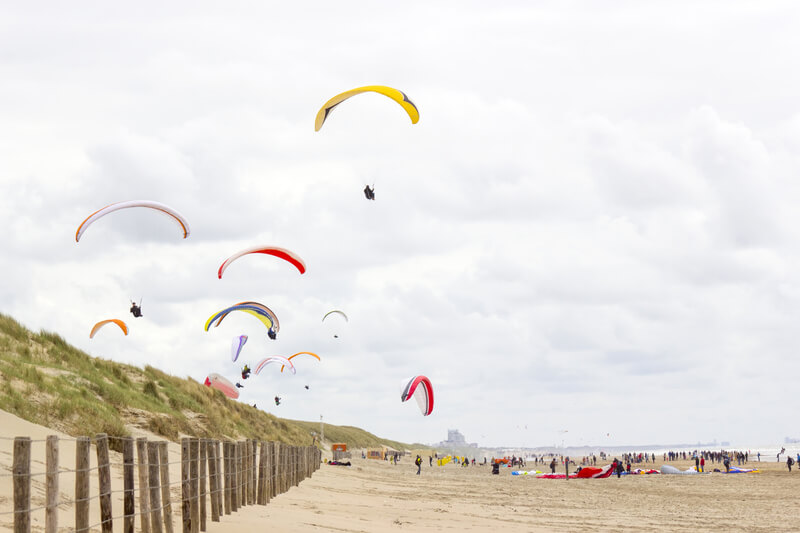 De beste plekken om te parachutespringen in Nederland