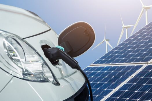 Hier moet je aan denken als je zonnepanelen wil gebruiken om een elektrisch voertuig van stroom te voorzien
